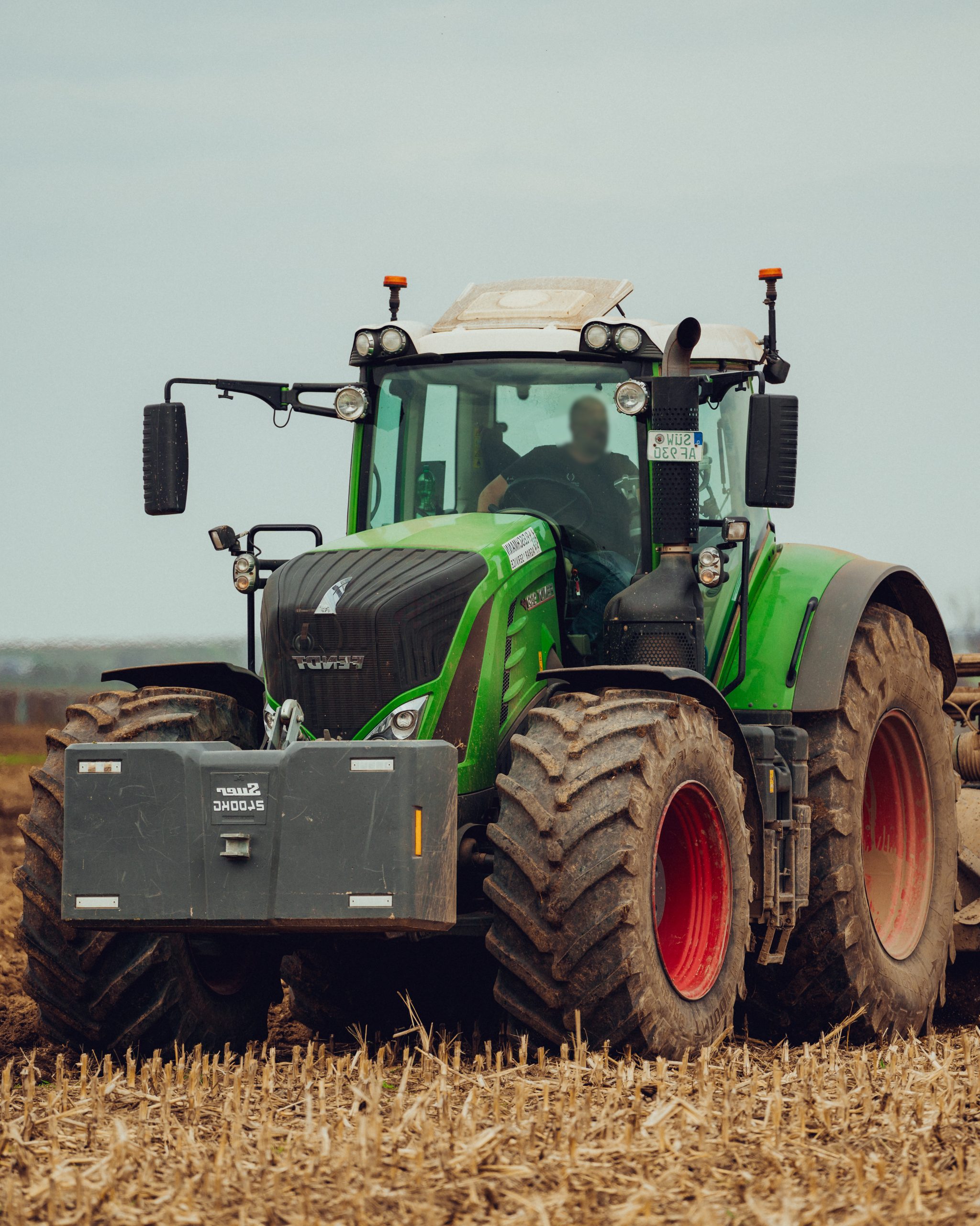 Fendt 1050 Vario Traktor im Feldeinsatz